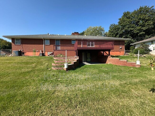 Building Photo - 4901 N Flora Ave