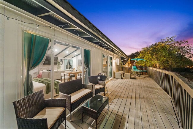 Building Photo - 5048 Bluff Pl