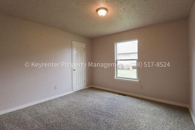 Building Photo - Beautifully Updated Home in Prime East Tulsa Location