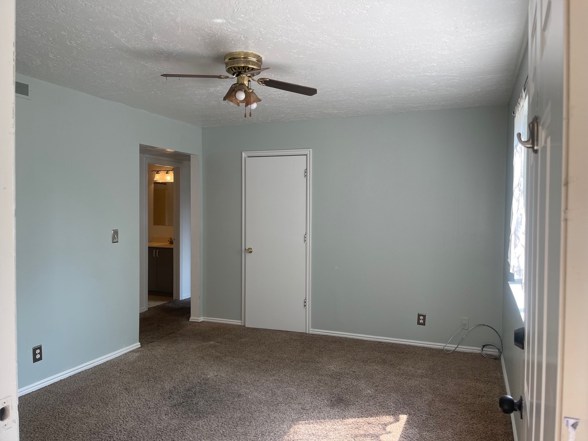 Building Photo - 266 W 750 S