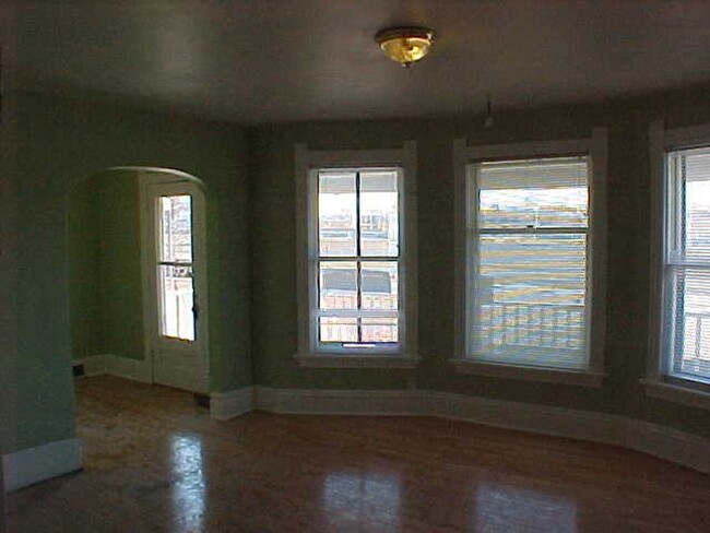 Building Photo - 219 E Mifflin St