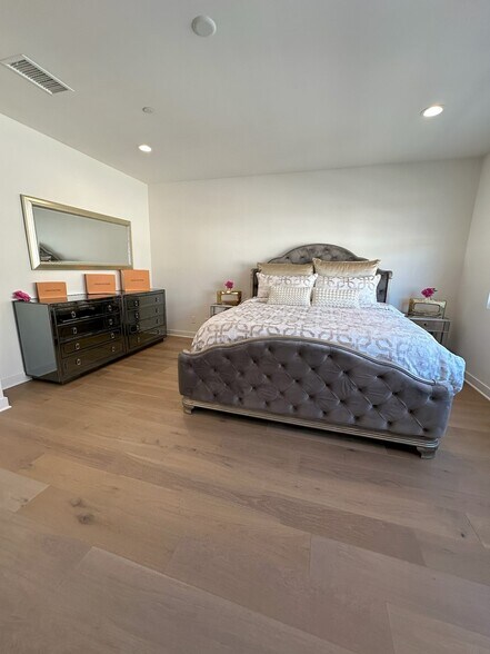 Building Photo - 8005 Chalet Ln