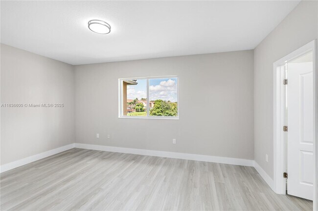 Building Photo - 942 SW 147th Ct