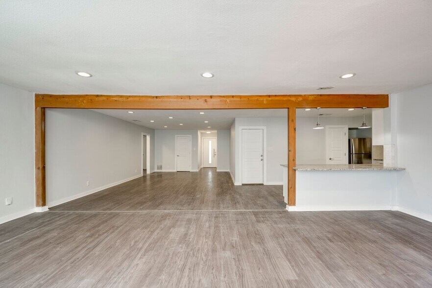Building Photo - 5402 Chevy Cir