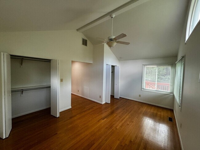 Building Photo - Split level 4-bedroom 3-bathroom home