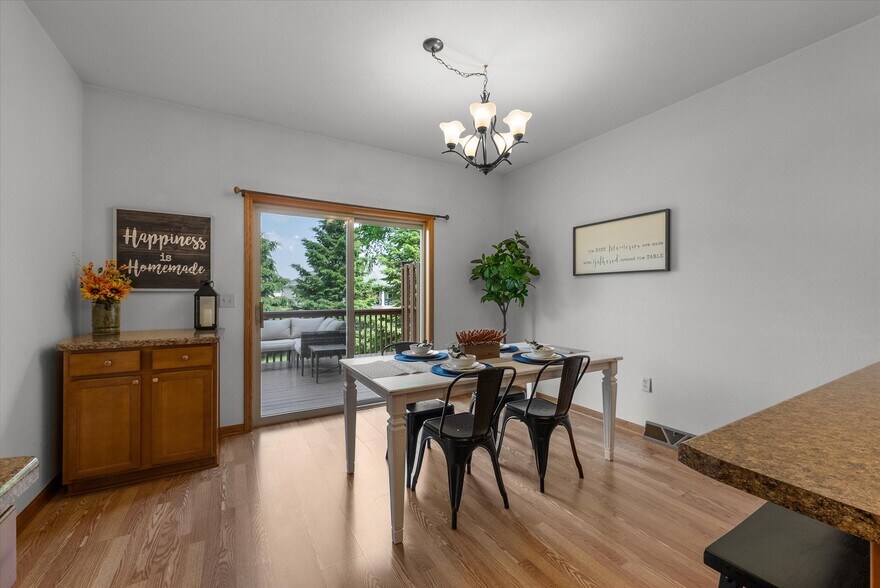 Dining space for 6+ - 407 Century Oak Dr