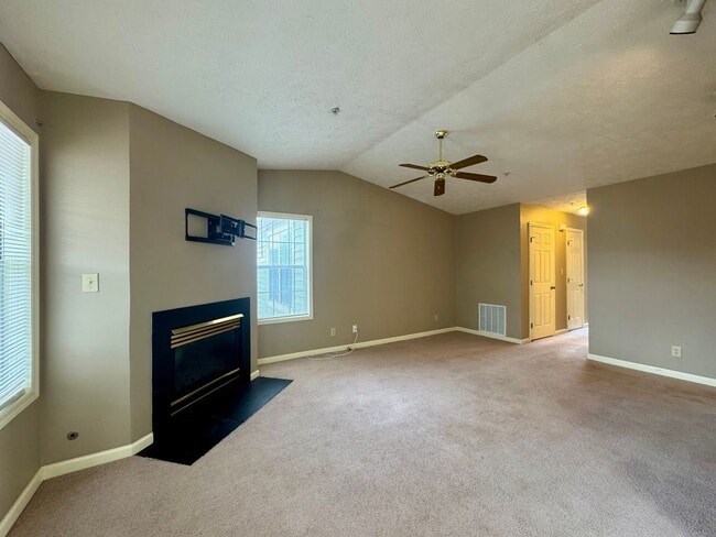 Building Photo - 308-11 Waterdown