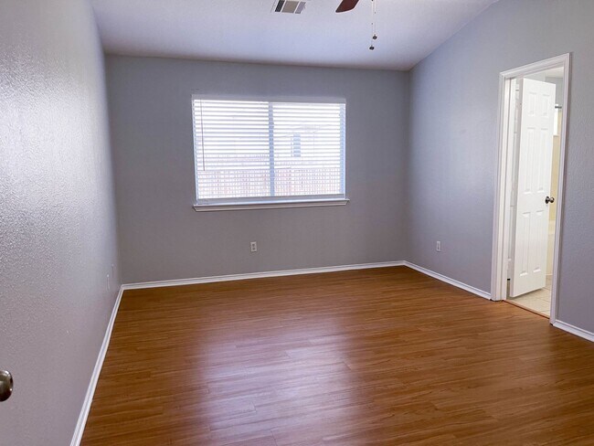 Building Photo - 1004 Stacia's Way