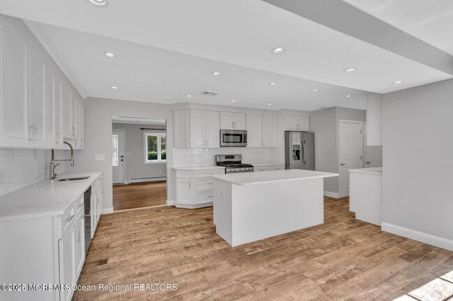 Building Photo - 2253 Llewellyn Pkwy