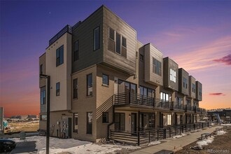 Building Photo - 2663 Nicholas Wy