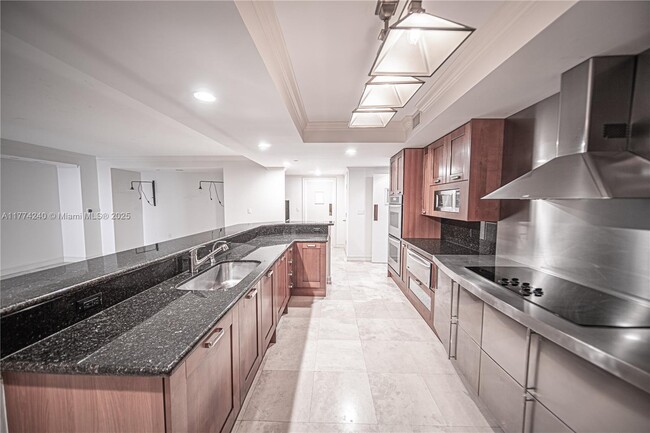 Building Photo - 20201 E Country Club Dr