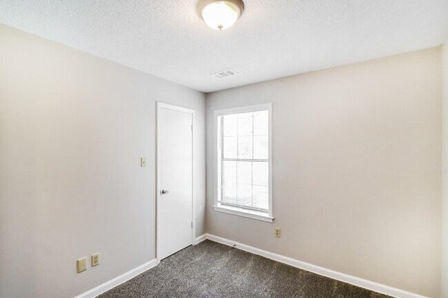 Building Photo - 7146 Butternut Dr