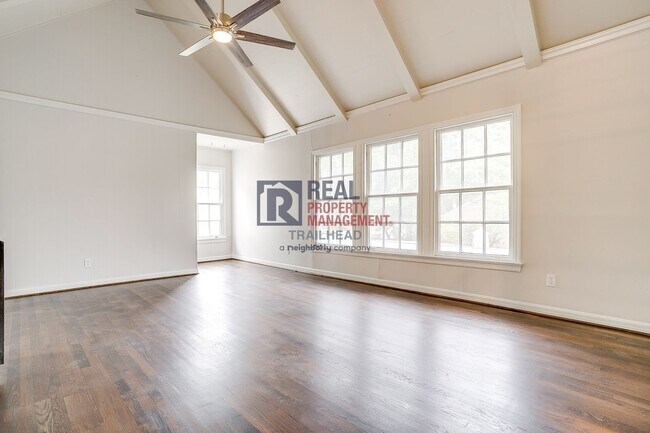 Building Photo - Spacious 3 bed 2 bath Monticello Duplex with Loft