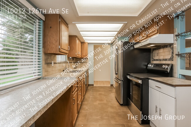 Building Photo - 10012 126th Ave SE