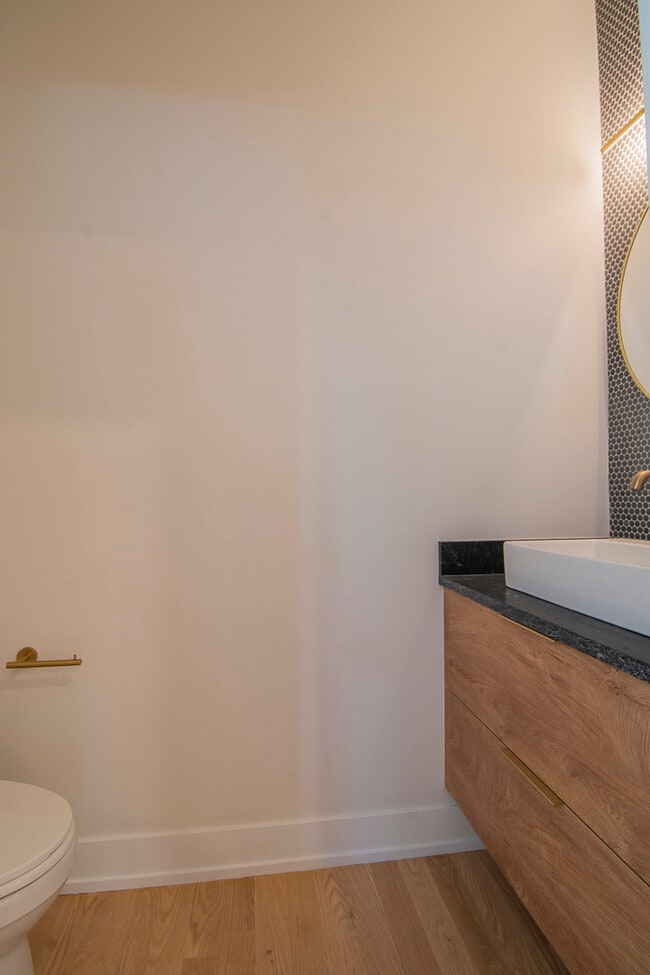 Building Photo - 3720 N Racine Ave