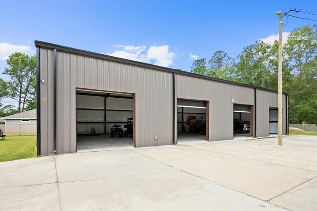 Building Photo - 2051 California Ave
