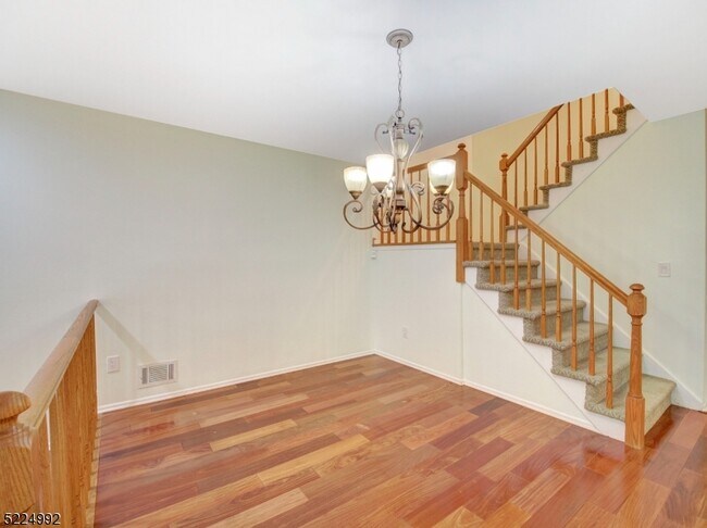 Building Photo - 402 Marten Rd