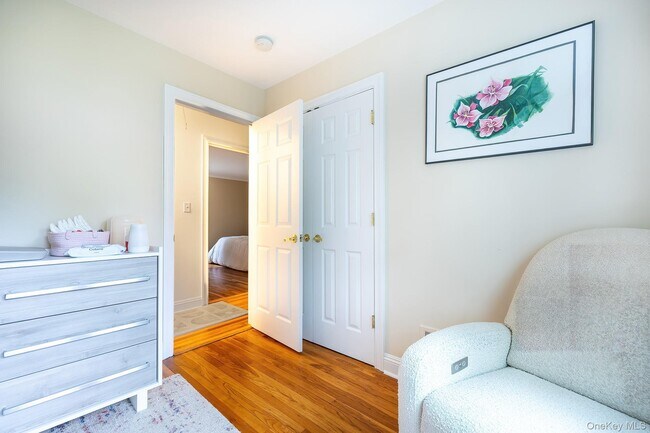 Building Photo - 11 Latonia Rd