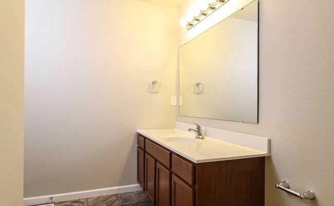 Building Photo - Newer 4 Bedroom Home for Lease