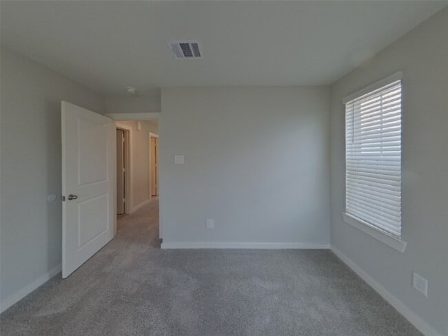 Building Photo - 9835 Willow Creek Commerce Dr