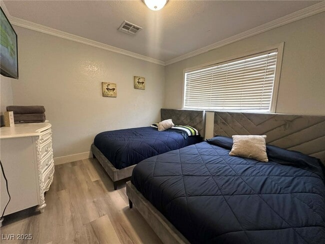 Building Photo - 2419 E Vegas Valley Dr