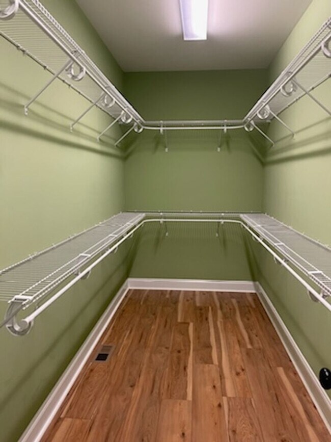 Building Photo - Move In Ready!!