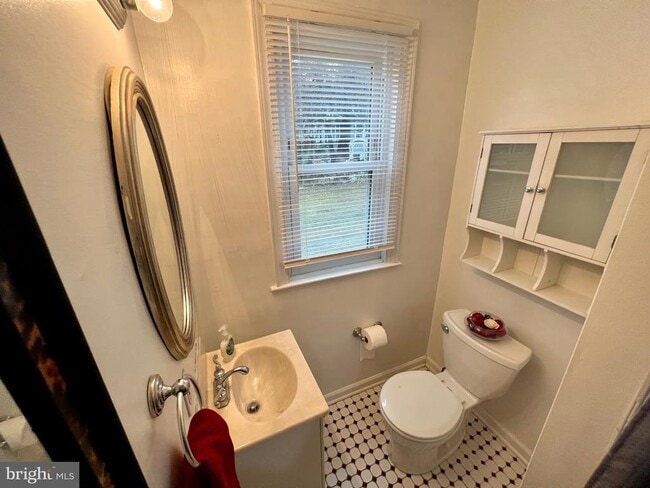 Building Photo - 3712 Lawrence Ave