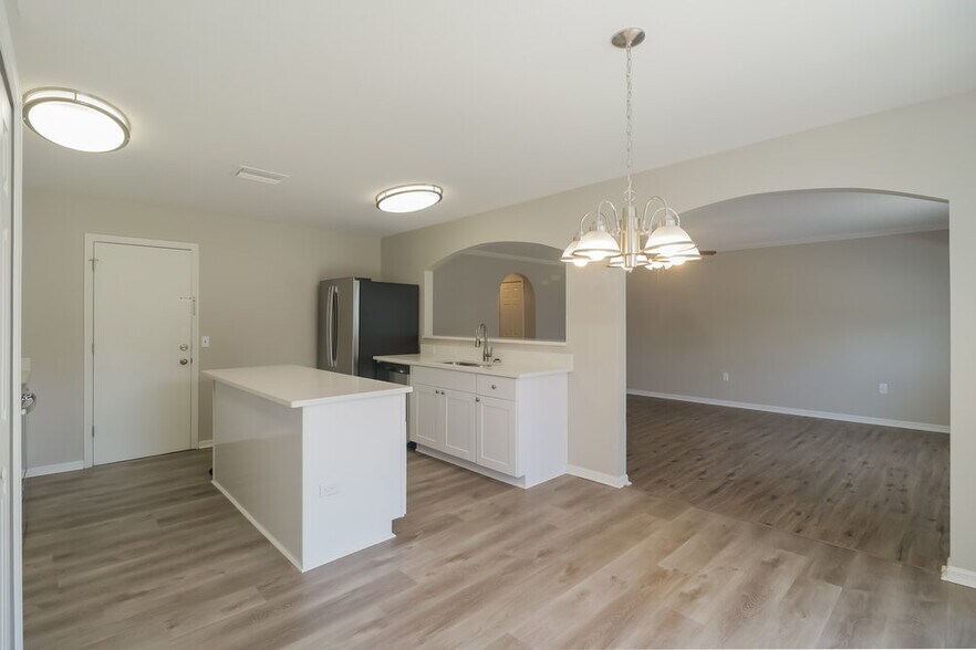 Building Photo - 30200 Double Dr