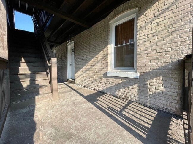 Building Photo - 178 Roosevelt St