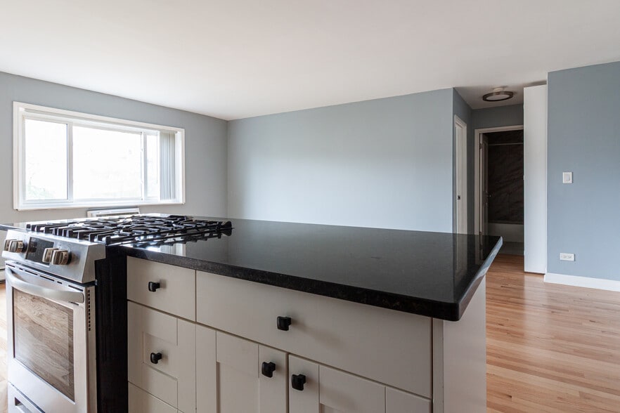 Building Photo - 655 W Grace St