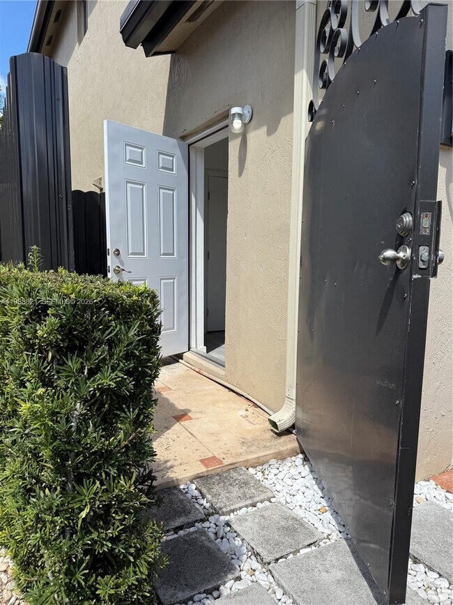 Building Photo - 5464 SW 164th Ct