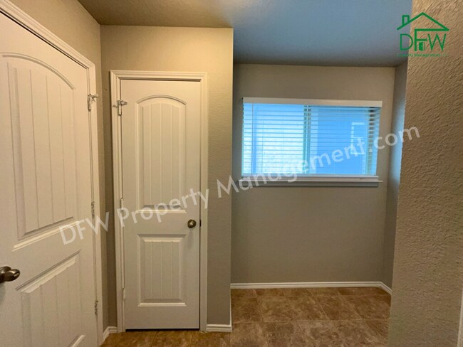 Building Photo - Spacious 4-Bedroom Home for Lease in Kelle...