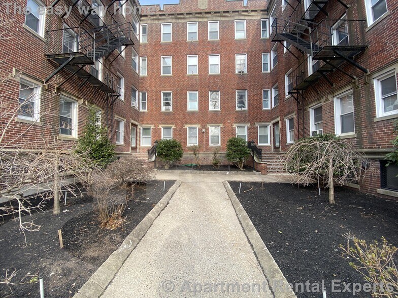 Building Photo - 10 Agassiz St