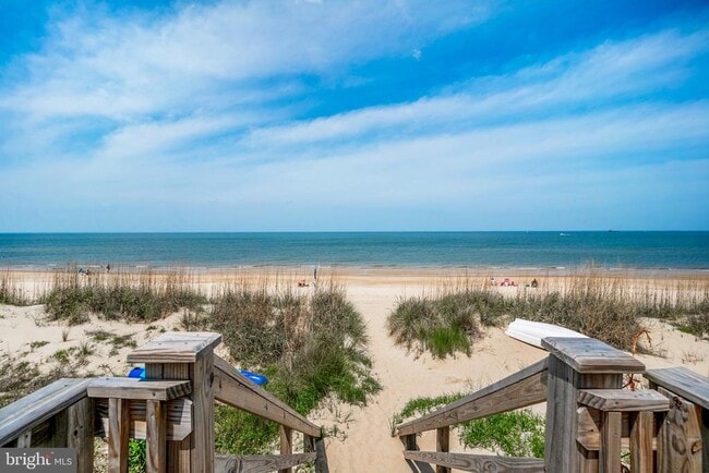 Building Photo - 3182 E Ocean View Ave