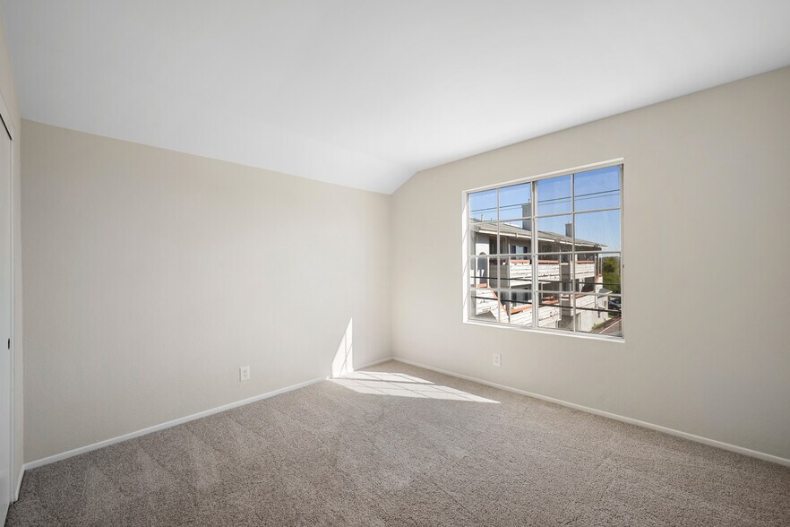 Building Photo - 1030 Ruberta Ave