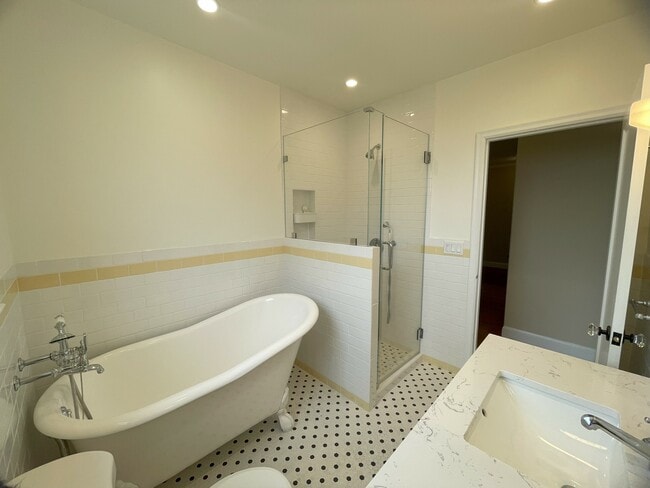 Building Photo - 2717 34th Ave