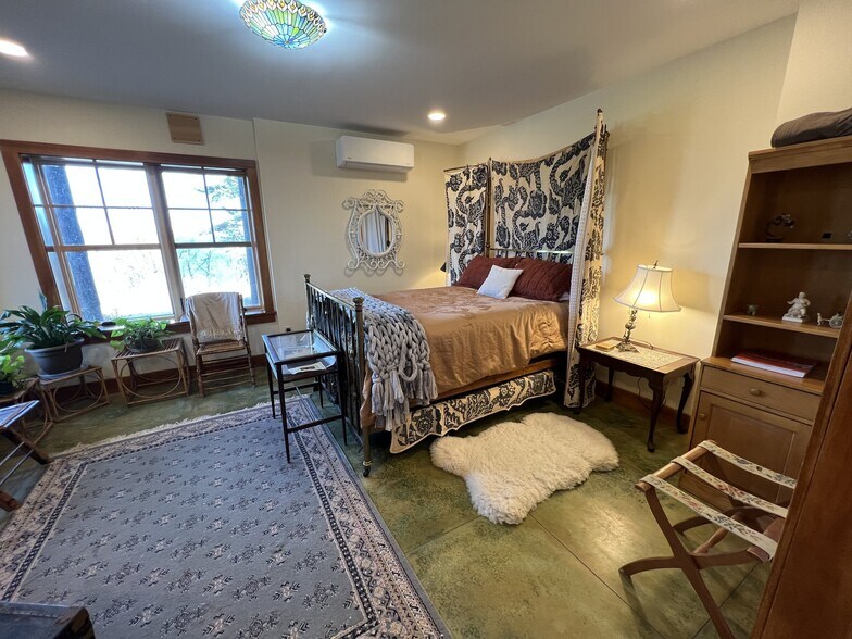 Building Photo - 2226 Lake Shore Rd