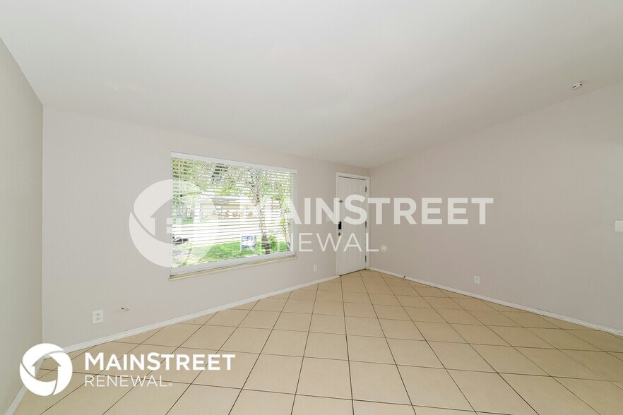 Building Photo - 5111 22nd St Ct E