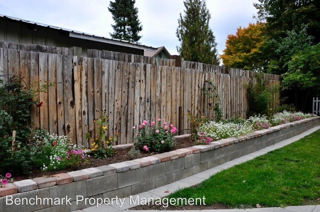 Building Photo - 3 br, 2 bath House - 1310 N. B Street