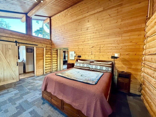 Building Photo - EXECUTIVE SUMMER RENTAL