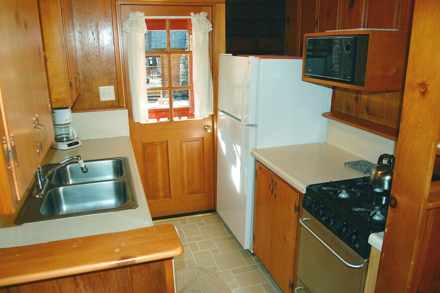 Building Photo - 8037 Woodpecker Way