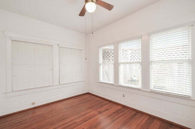 Building Photo - 3211 Beauchamp St