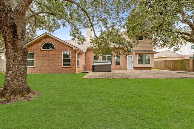 Building Photo - 6209 Fawnlake Dr
