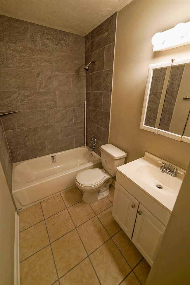 Building Photo - 2230 Mandrell Ct