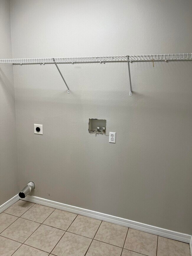 Building Photo - 9 Lantana Ct