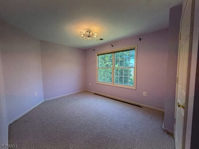 Building Photo - 117 Crown Ct