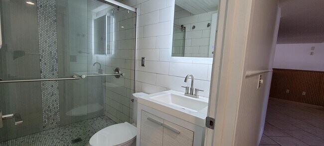 Building Photo - 4020 2nd Pl NW