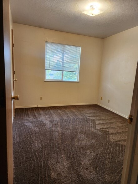 Building Photo - 371 E 1225 N