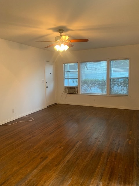 Building Photo - 11610 Oxnard St