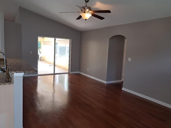 Building Photo - 242 SW Amesbury Ave